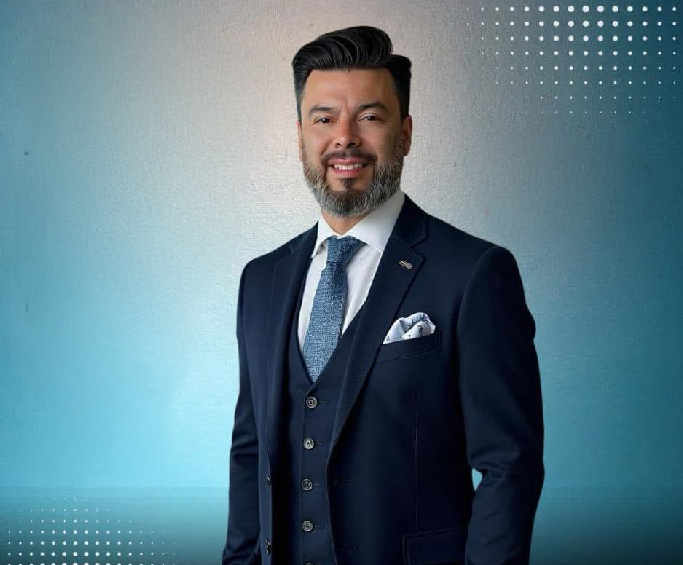 Abogado con más de 12 años de experiencia